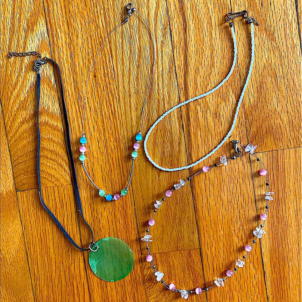 Lot of 4 Necklaces 💗